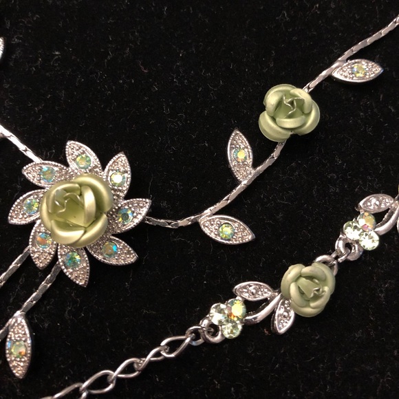 Silver w/green roses set of Bracelet & Necklace - Picture 6 of 8